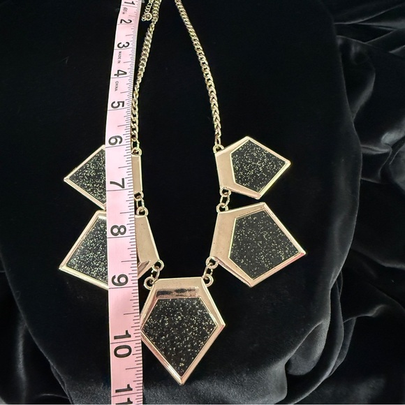 Elegant Gold and Black Geometric Necklace - Picture 5 of 5